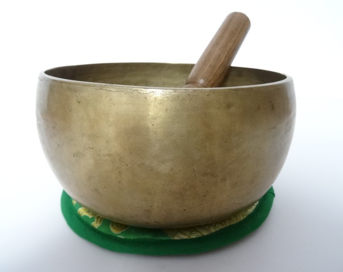 Antique, Tibetan Singing Bowl, Remuna, Himalayan Meditation, Sound Therapy, Healing, Note A3