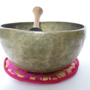 Antique Thadobati Tibetan Singing Bowl Hand Hammered Himalayan Meditation Sound Therapy C#4
