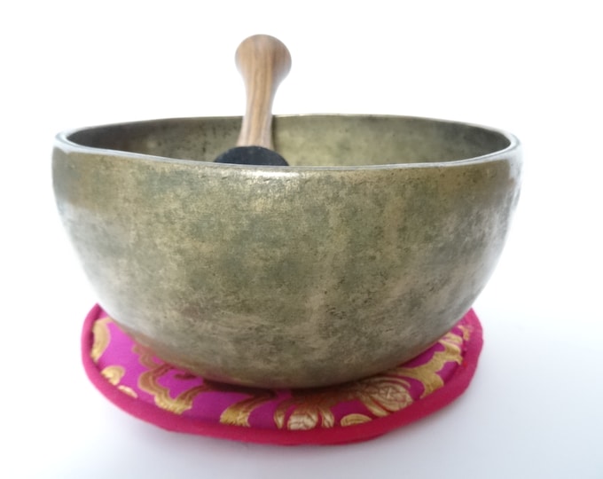 Antique Thadobati Tibetan Singing Bowl Hand Hammered Himalayan Meditation Sound Therapy C#4