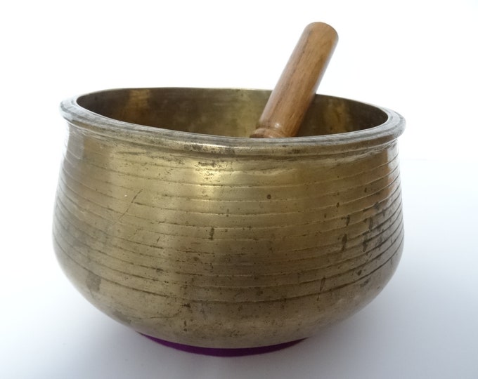 Antique old Rare Tantrik Trapezoid singing bowl meditation sound therapy healing buddhism Note E4