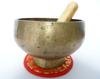 Antique old vintage Naga pedestal Tibetan singing bowl meditation Himalayan sound therapy healing buddhism Note C4