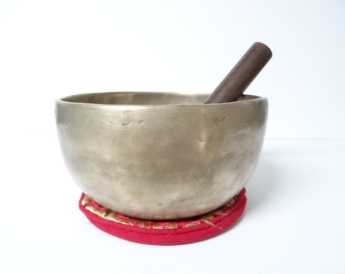Large Antique 7.25" Thadobati Tibetan Singing Bowl Hand Hammered Himalayan Note G#3