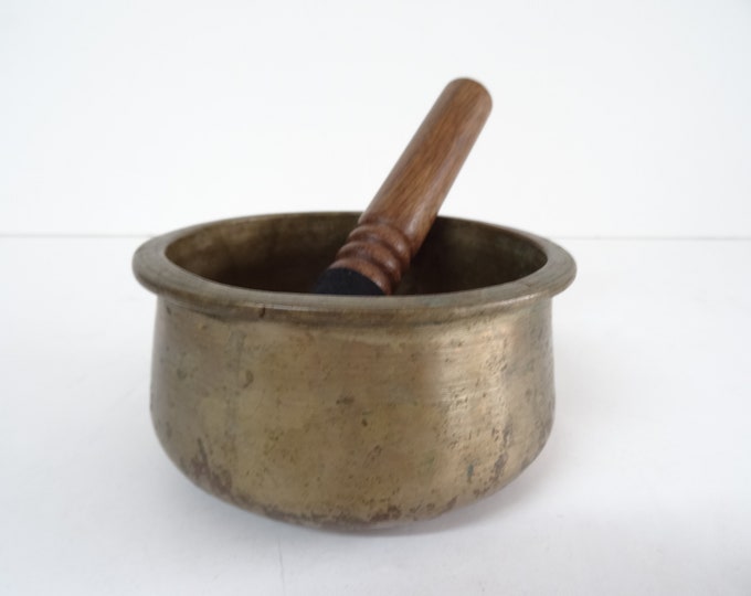 Antique Tibetan Singing Bowl Hand Hammered Himalayan Meditation Tantrik Trapeziod Sound Therapy Note A5