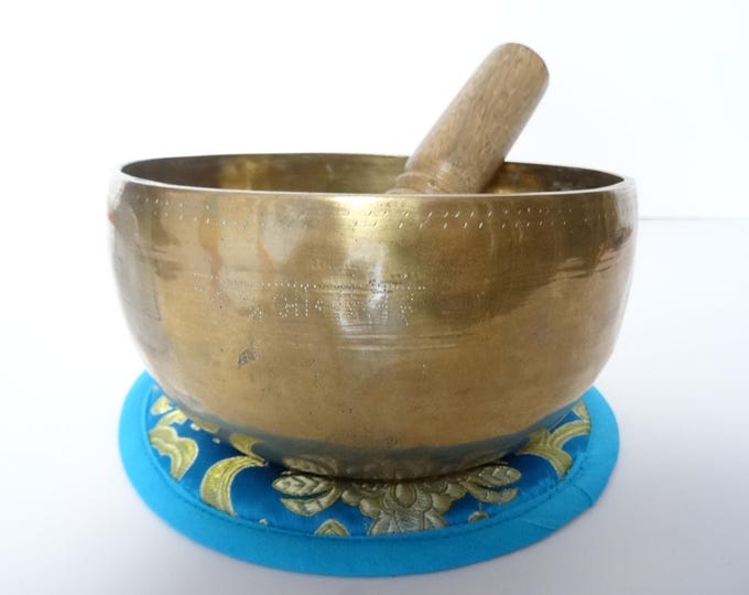 Antique Thadobati Tibetan Singing Bowl Hand Hammered Himalayan Meditation Sound Therapy C#4