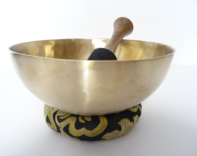 8" Large, New Sound Therapy, Tibetan Singing Bowl, Hand Made, Healing, Note D3 Sacral