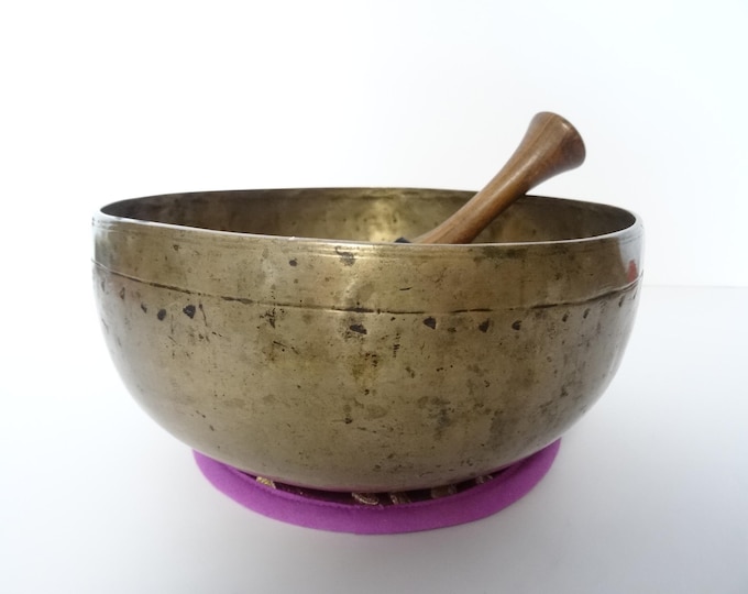 Antique Semi Lingam Singing Bowl: Himalayan Sound Therapy, Note A2