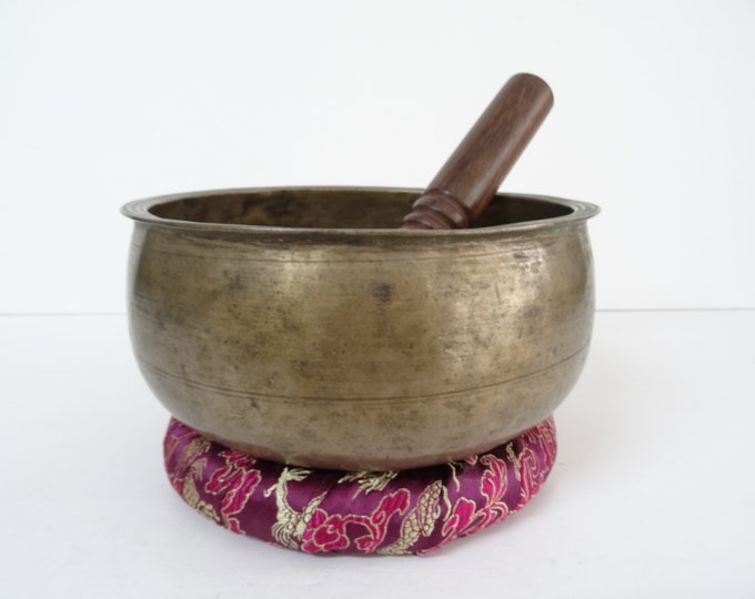 Antique Tibetan Singing Bowl Hand Hammered Tibetan Himalayan Sound therapy Healing Large Tantrik Bowl Note F