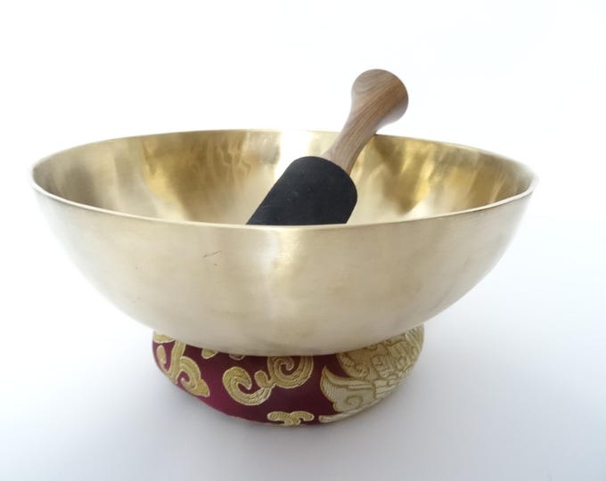 8.5" Large, New Sound Therapy, Tibetan Singing Bowl, Hand Made, Healing, Note D3 Sacral