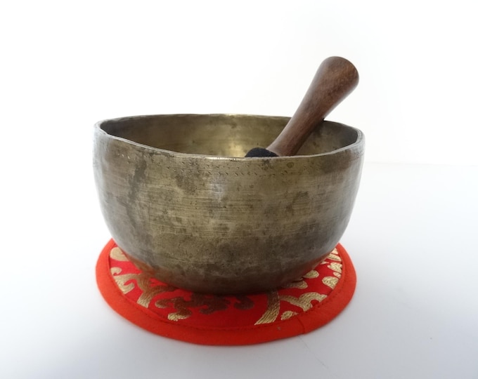 Antique Thadobati, Tibetan Singing Bowl, Hand Hammered, Himalayan, Sound Therapy, Yoga Meditation, Note B3