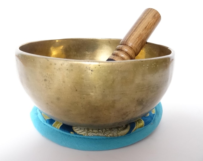 Antique Thadobati Cup Tibetan Singing Bowl Hand Hammered Himalayan Note E4 Solar Plexus