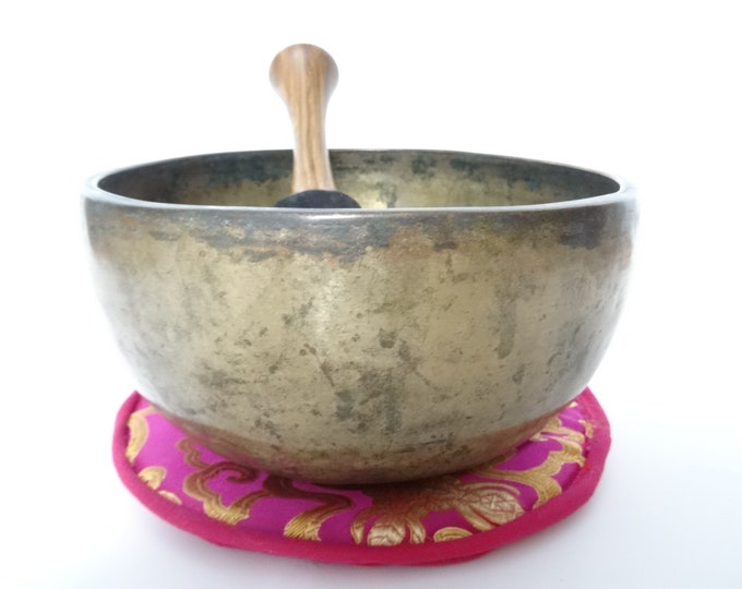 Antique Thadobati Tibetan Singing Bowl Hand Hammered Himalayan Meditation Sound Therapy C4