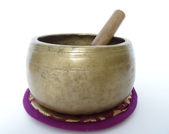 Antique mani Tibetan singing bowl Himalayan meditation sound therapy healing buddhism Note D5