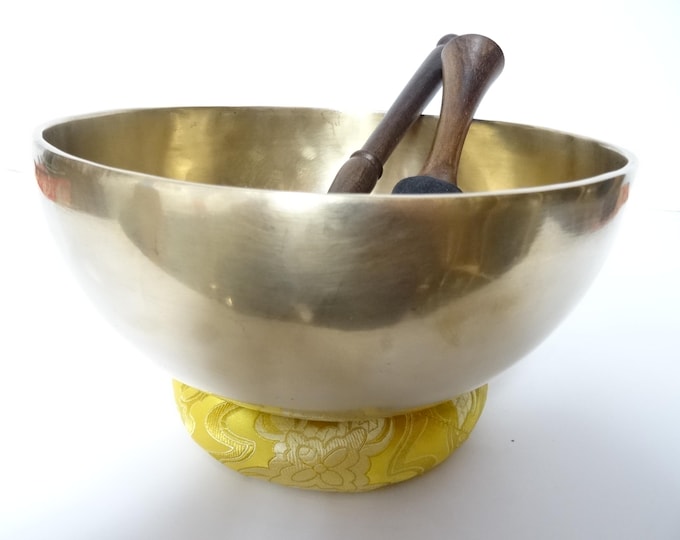 8.5" Tibetan Singing Bowl: Handmade Sound Therapy Bowl, Note F3, Heart