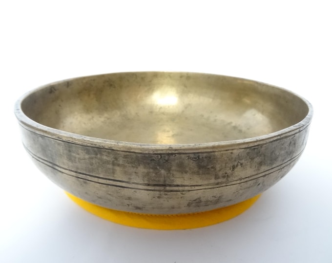 Antique Shaman Medicine Singing Bowl Yoga Earth Magic Sound Therapy A#3 / E5