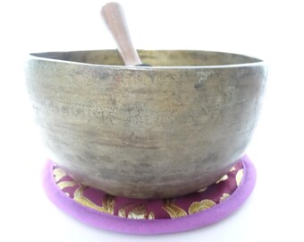 Antique Thadobati, Tibetan Singing Bowl, Hand Hammered, Himalayan, Sound Therapy, Yoga Meditation, Note B3