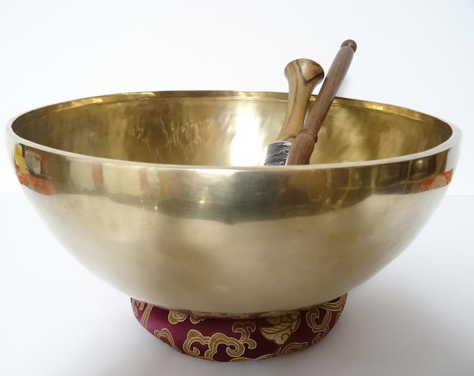 Large Tibetan Singing Bowl, Handmade Sound Therapy, Note E2 Solar Plexus