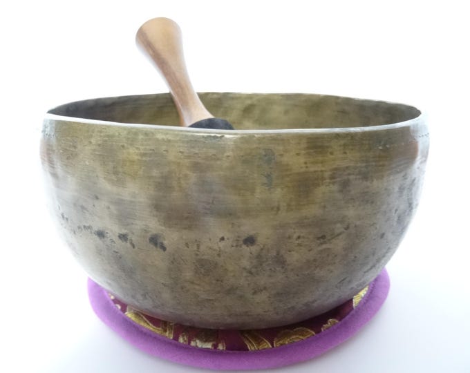 Antique Thadobati, Tibetan Singing Bowl, Hand Hammered, Himalayan, Sound Therapy, Yoga Meditation, Note B3