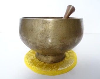 Antique Naga Pedestal Singing Bowl: Himalayan Sound Therapy, Note C#4