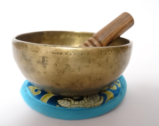 Antique Thadobati Cup Tibetan Singing Bowl Hand Hammered Himalayan Note F#4 Heart