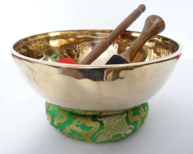 9.75" Large, New Sound Therapy, Tibetan Singing Bowl, Hand Made, Healing, Note D3, Sacral