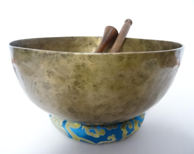 Antique Jambati Singing Bowl: 9.5" Hand Hammered Himalayan Bowl, Note E2