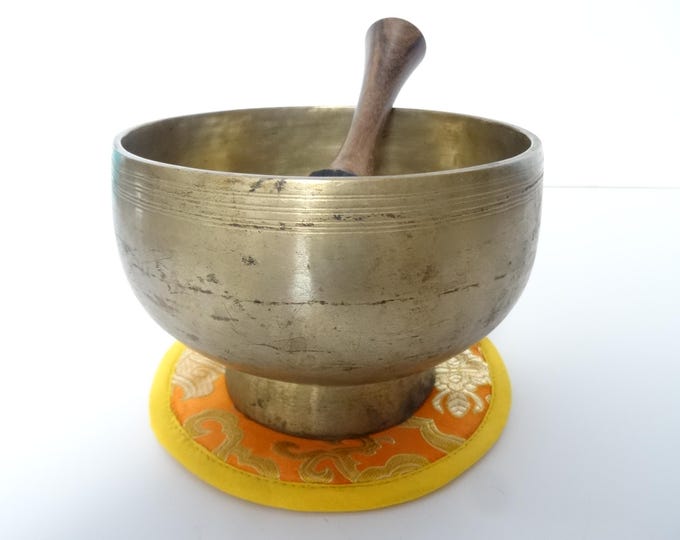 Antique Naga Pedestal Singing Bowl: Himalayan Sound Therapy, Note D4