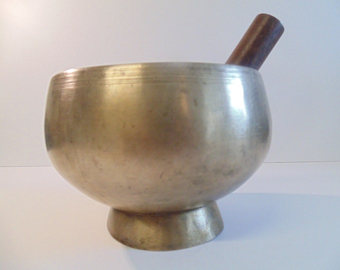 Antique old vintage Naga pedestal singing bowl meditation sound therapy healing buddhism Note B 3rd octave