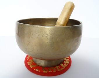 Antique old vintage Naga pedestal Tibetan singing bowl meditation Himalayan sound therapy healing buddhism Note C#4