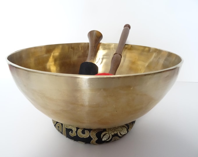 11.5" Large, New Sound Therapy, Tibetan Singing Bowl, Hand Made, Healing, Note F2, Heart
