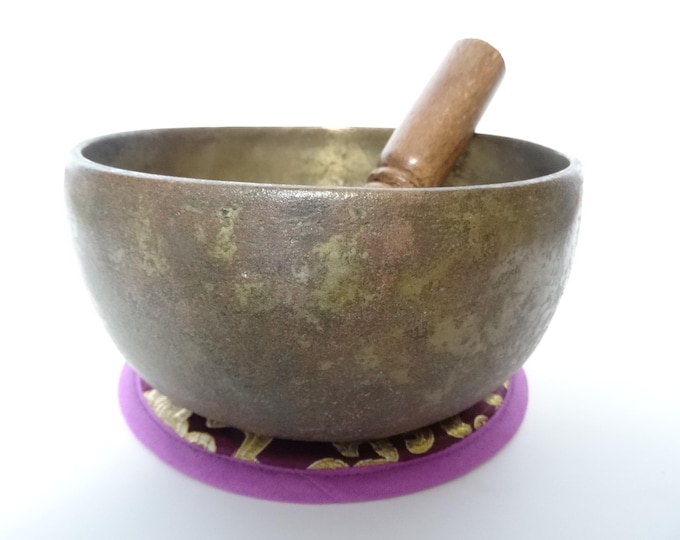 Antique Thadobati Tibetan Singing Bowl Hand Hammered Himalayan Meditation Sound Therapy D4 Sacral