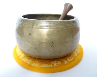 Antique Ancient mani Tibetan singing bowl Himalayan meditation sound therapy healing buddhism Note D5