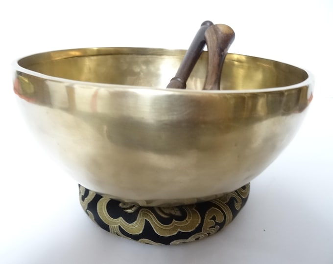 9" Tibetan Singing Bowl: Handmade Sound Therapy Bowl, Note D3, Sacral