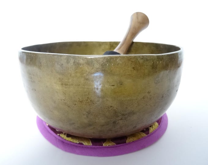 Antique Thadobati Tibetan Singing Bowl Hand Hammered Himalayan Meditation Sound Therapy A3