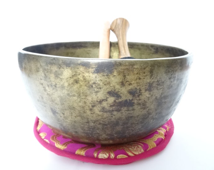 Antique Thadobati Tibetan Singing Bowl Hand Hammered Himalayan Meditation Sound Therapy G#3