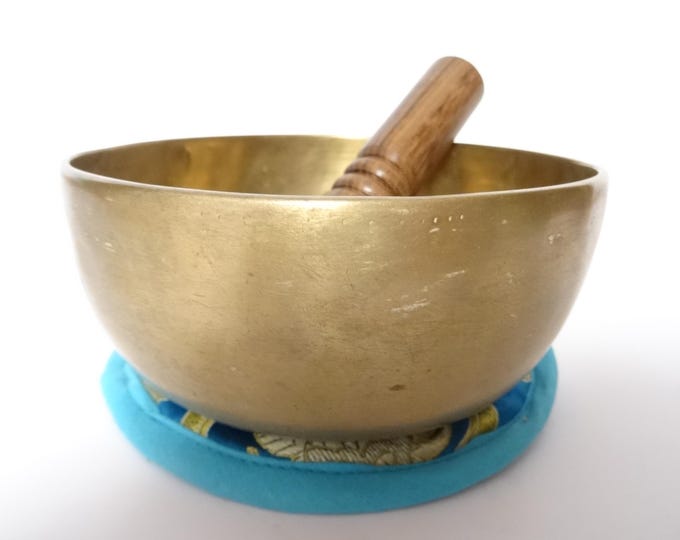 Antique Thadobati Cup Tibetan Singing Bowl Hand Hammered Himalayan Note A#3 Third Eye