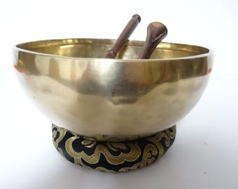 8.75" Tibetan Singing Bowl: Handmade Sound Therapy Bowl, Note E3, Solar Plexus