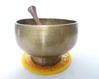 Antique Naga Pedestal Singing Bowl: Sound Therapy, Note D4 (6.75", 976g)
