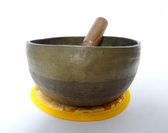 Antique Thadobati Tibetan Singing Bowl Hand Hammered Himalayan Meditation Sound Therapy D4 Sacral
