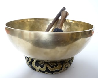 9.5" Tibetan Singing Bowl: Handmade Sound Therapy Bowl, Note B2, Crown