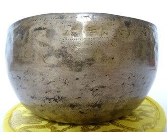 Antique Thadobati Tibetan Singing Bowl Hand Hammered Himalayan Meditation Sound Therapy G3