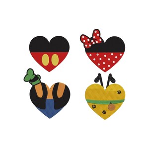 Könnte beinhalten: Vier gestickte herzförmige Aufnäher mit Mickey Mouse, Minnie Mouse, Donald Duck und Pluto. Die Aufnäher sind in Rot, Schwarz, Gelb und Blau.
