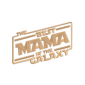 Op de afbeelding: Een bruine en witte afbeelding met de tekst "The Best Mama in the Galaxy" in een door Star Wars geïnspireerd lettertype.