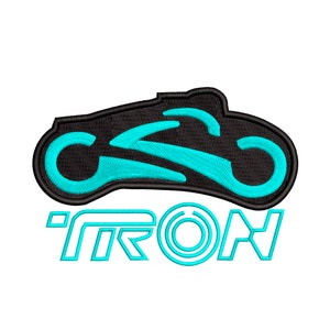 Puede incluir: Un parche bordado negro y azul con una motocicleta estilizada y la palabra "TRON" en letras azules.