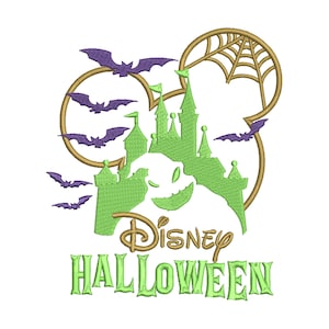 Pode incluir: Design de bordado verde e dourado com uma versão assustadora do castelo da Disney com morcegos e uma teia de aranha. O texto "Disney Halloween" está abaixo do castelo.