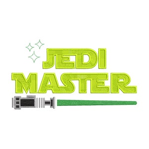 Op de afbeelding: Groen en geel geborduurd ontwerp met de tekst "Jedi Master" en een groen lichtzwaard.
