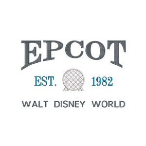 Op de afbeelding: Een grijs en wit logo voor Epcot, een pretpark in Walt Disney World. Het logo bevat de tekst "Epcot" in een gestileerd lettertype, met "Est. 1982" eronder. Een gestileerd beeld van Spaceship Earth, de iconische attractie van het park, bevindt zich tussen de tekst.