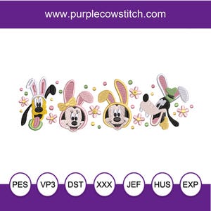 Könnte beinhalten: Ein Stickmuster mit Mickey Mouse, Minnie Mouse und Goofy, die als Osterhasen verkleidet sind. Das Design enthält Pastellfarben in Rosa, Gelb und Grün und ist von kleinen Blumen umgeben.