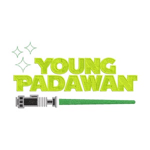 Op de afbeelding: Groen en geel geborduurd ontwerp met de tekst "YOUNG PADAWAN" en een groen lichtzwaard.