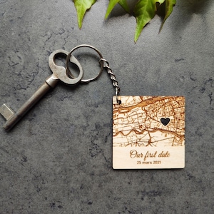 Porte clé personnalisé carte du lieu de rencontre, carré avec message, cadeau de couple, souvenir de rencontre, porte clé carte de ville