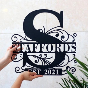 Monograma de letras circulares de metal con enredaderas / Letrero de monograma de pared / Regalo para parejas / Decoración con letras, Monograma de enredaderas de letras / Regalo de bodas, Letrero de metal